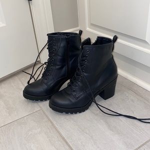 Black zip up/ tie boots